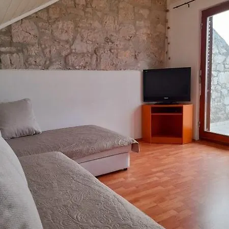 Casa vacanze House In With Balcony, Air Conditioning, Wifi, Washing Machine 4993-1